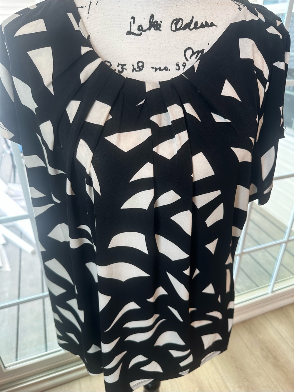 Worthington Black and White Pleated Geometric Blouse